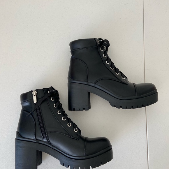 NWOT | Nine West women’s faux leather lace up combat zip boots wedge chunk heel - Picture 4 of 7